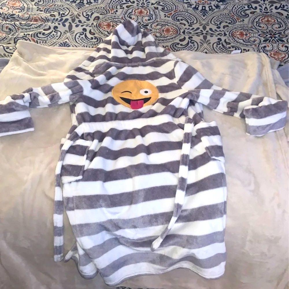 Emoji robe